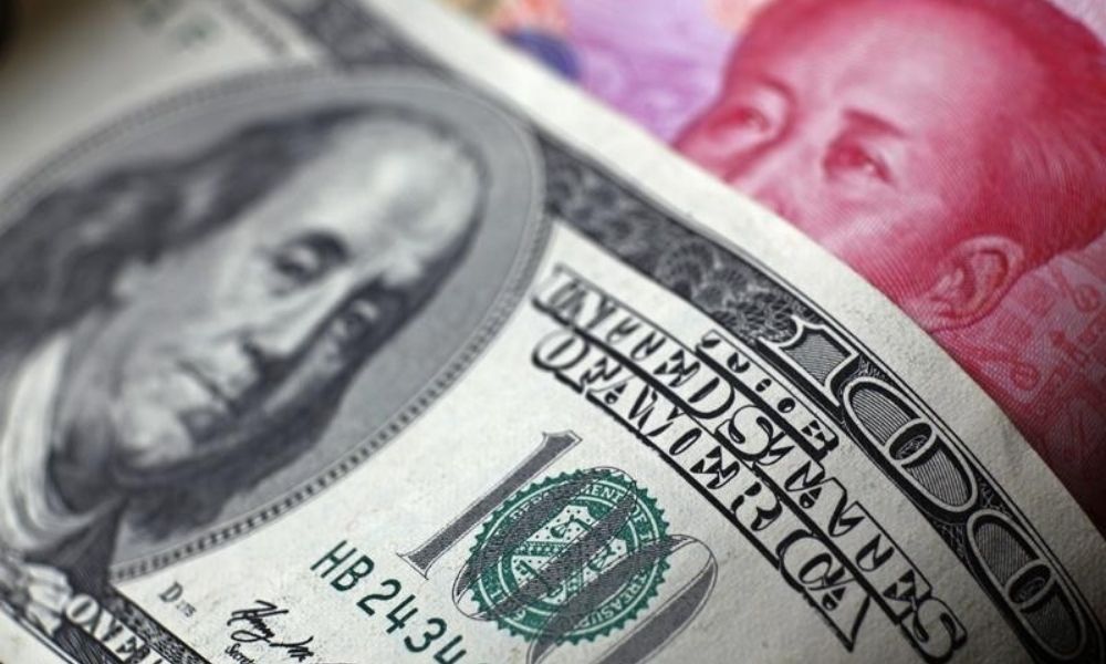 Dollar Up, but Falls From 20-Year High While Yuan Pauses Tumble