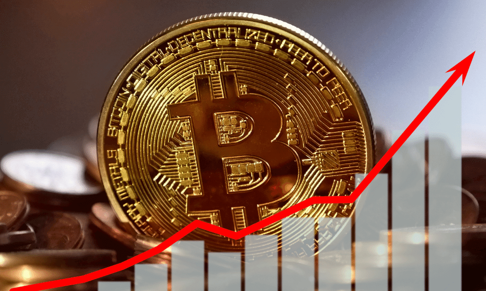 Bitcoin Rises to $44,000 While Russian Ruble Crashes