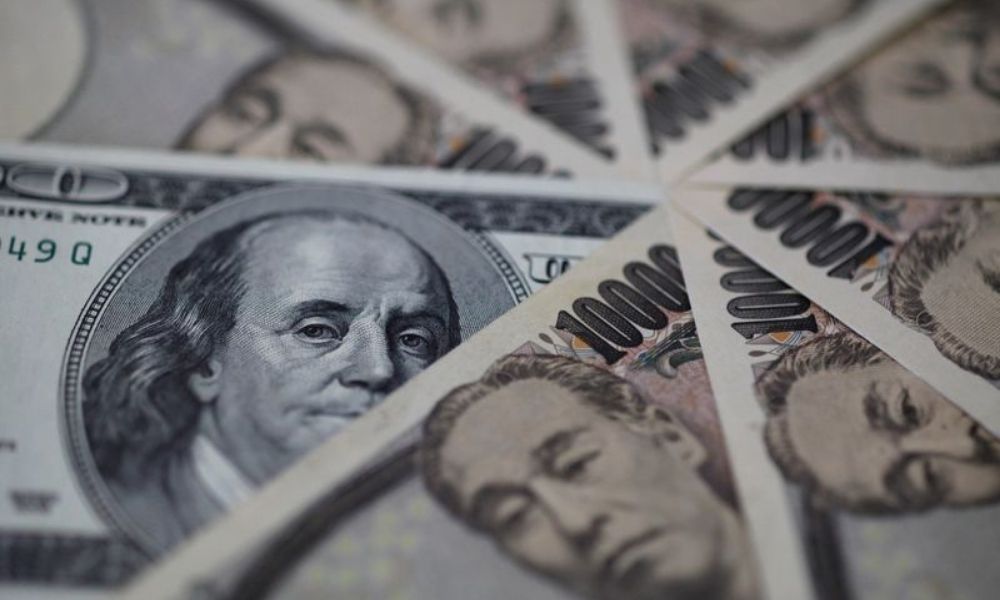 Yen rises from 20-year trough vs dollar as U.S. yields retreat